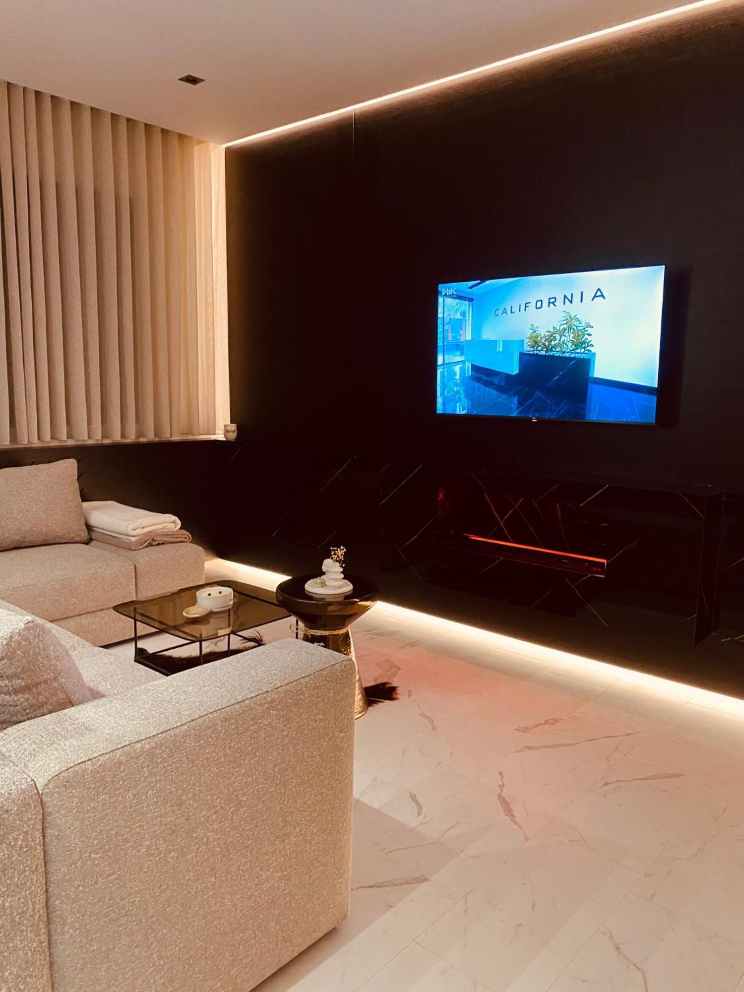 Luxury California Tunis
